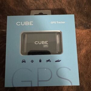 Cube GPS Tracker in Blue Packaging